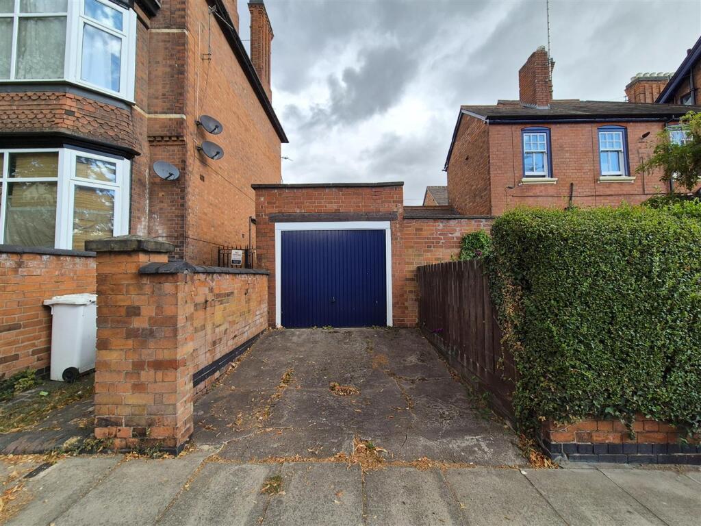 Garages for rent in Leicester Forest East. From Readings Property Group - Leicester