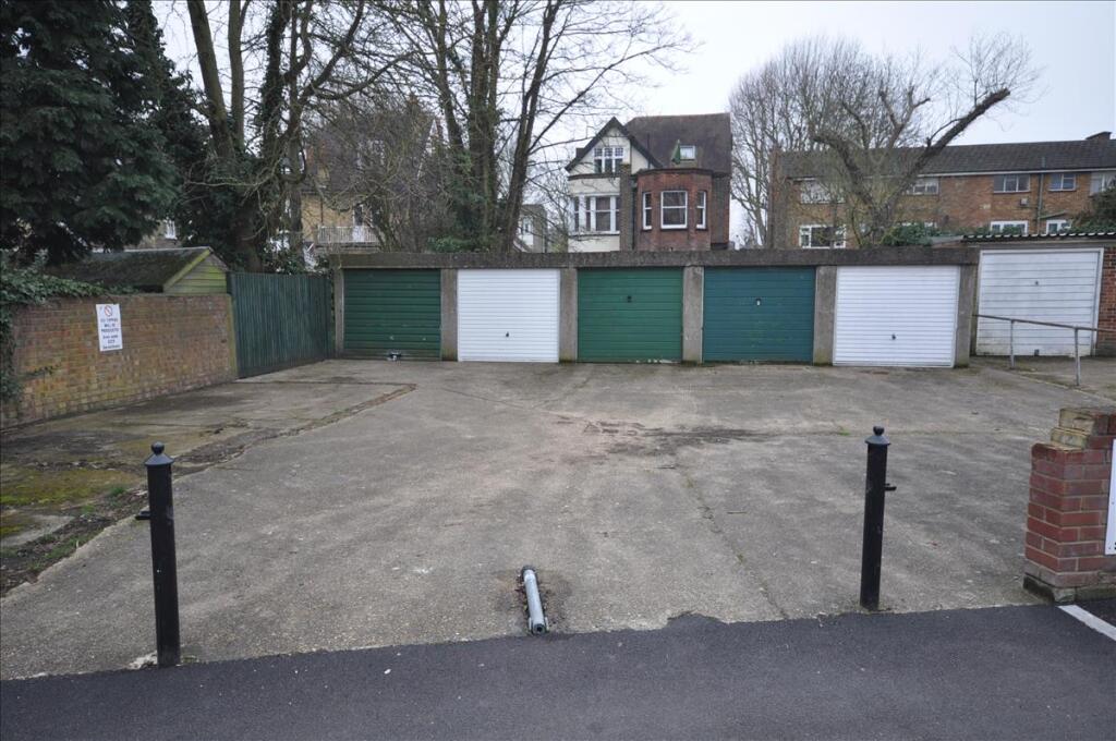 Garages for rent in London. From Sworn and Co - Chiswick High Road