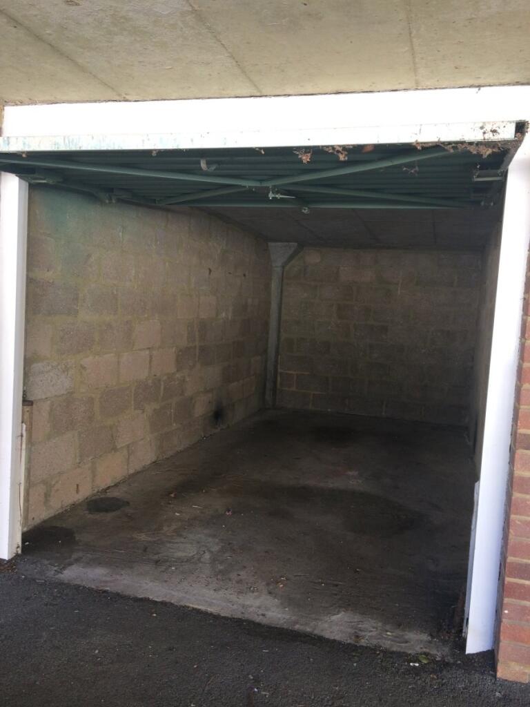 Garages for rent in Carshalton. From Woodlands Estate Agents - Redhill - Sales
