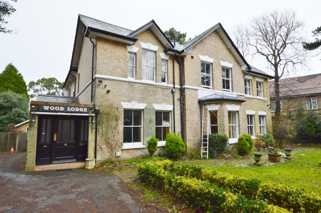 Hotel Room for rent in Bournemouth. From Gordon Barker Ltd - Bournemouth