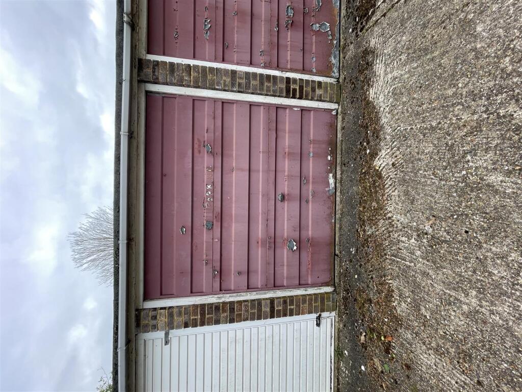 Garages for rent in Wormley West End. From Kirby Colletti