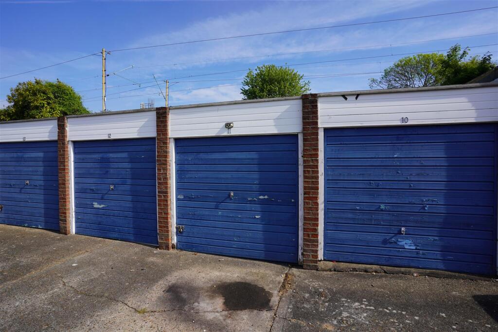 Garages for rent in Southend-on-Sea. From 1st Call Sales & Lettings - Southend
