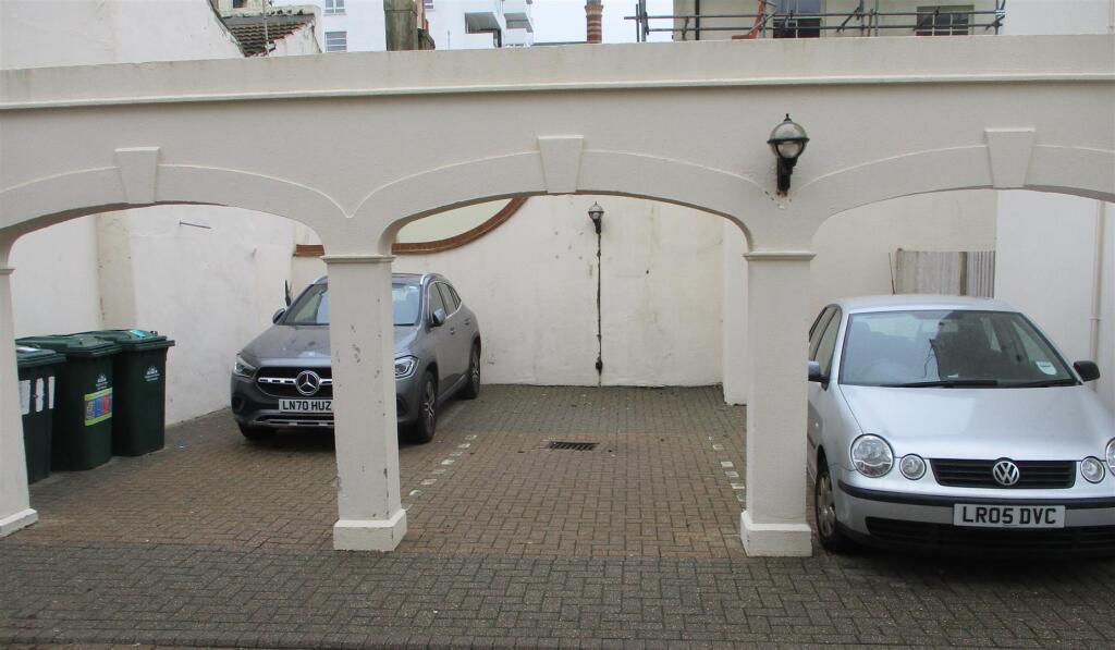 Garages for rent in Brighton and Hove. From Just Lets - Hove