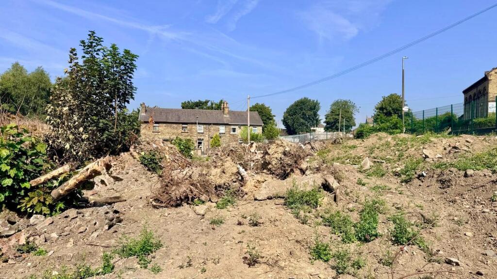 Dev Land - Leisure for rent in Heckmondwike. From Hunters - Dewsbury