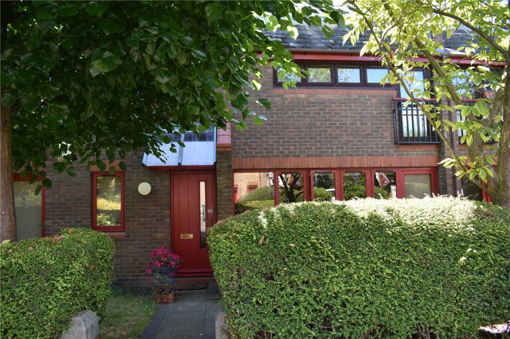 Garages for rent in Poplar. From Winkworth - Surrey Quays