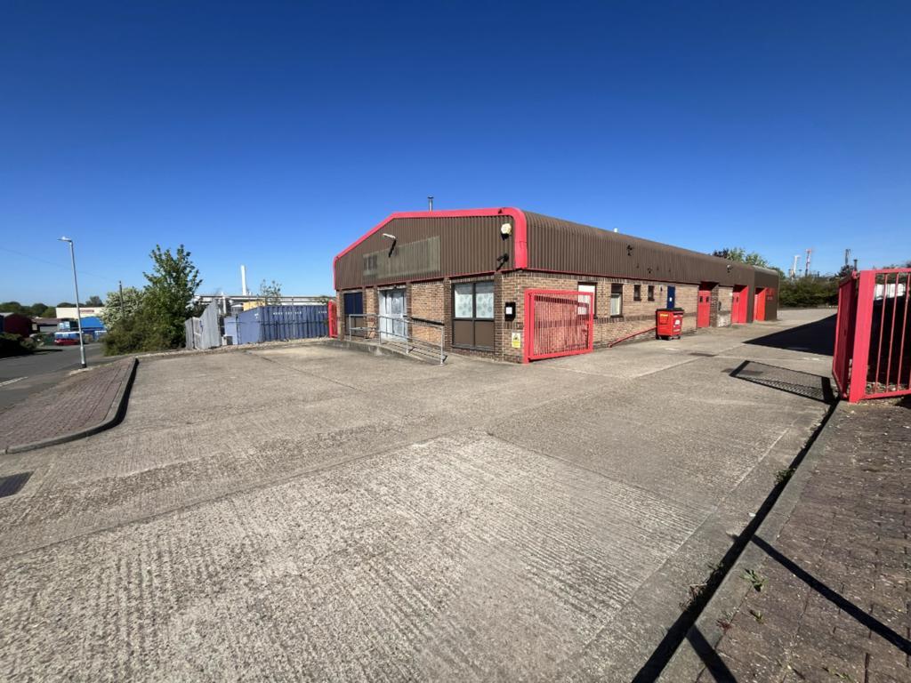 ( Indus ) - B8 Warehouse/Distr for rent in . From Fenn Wright - Ipswich