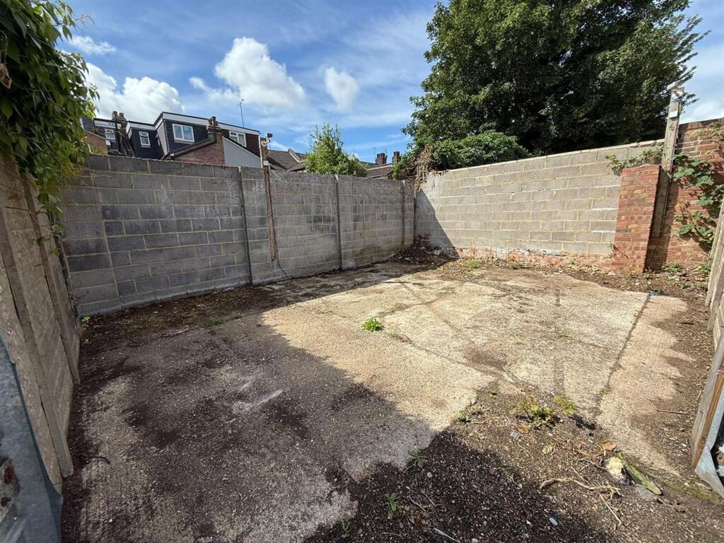 Dev Land - Leisure for rent in Cockernhoe. From P and R Property - Luton