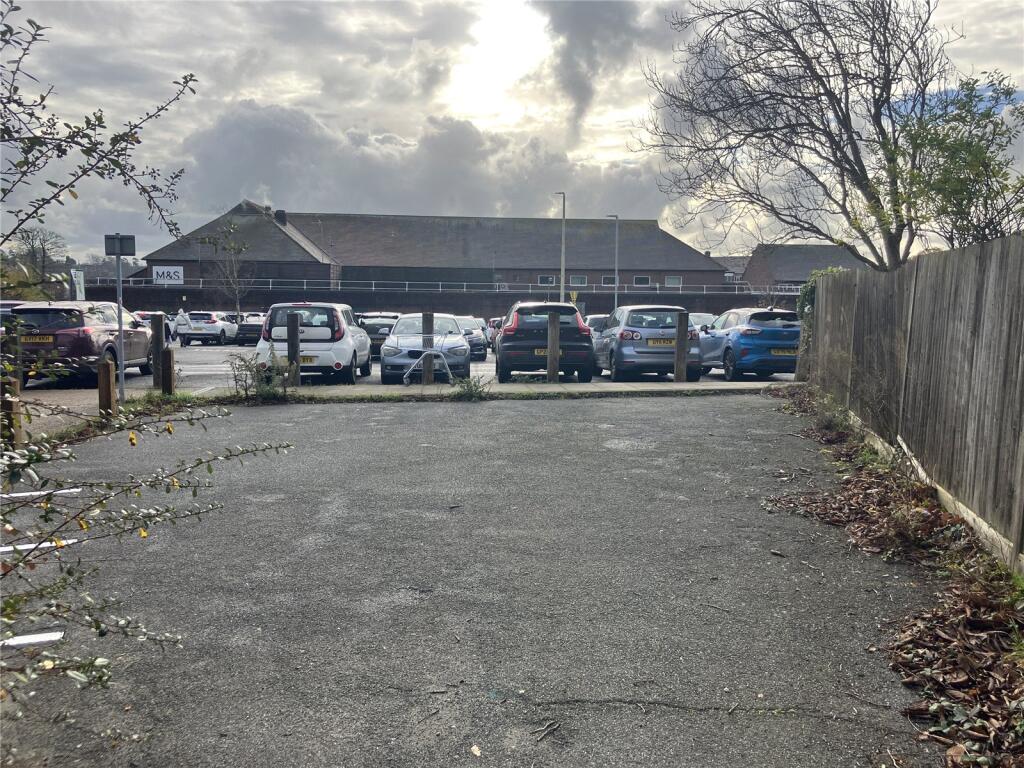 Dev Land - Leisure for rent in Haywards Heath. From Batcheller Monkhouse - Haywards Heath