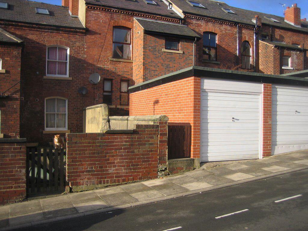 Garages for rent in Leeds. From Handley Gibson - Leeds Garages for rent in Leeds. From Handley Gibson - Leeds