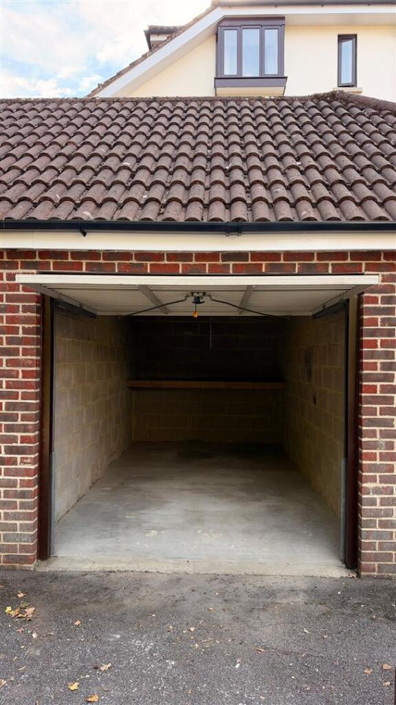 Car Parking for rent in Southgate. From Mortemore Mackay - London Car Parking for rent in Southgate. From Mortemore Mackay - London