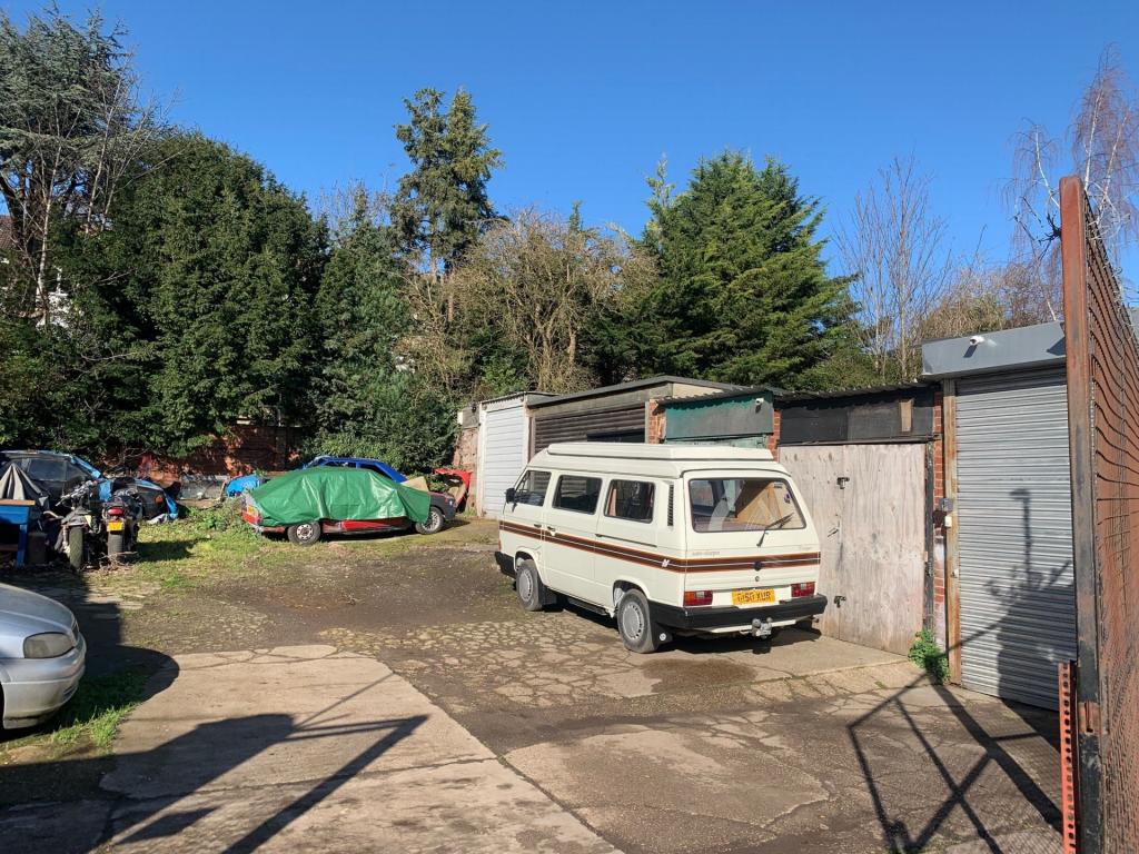 Garages for rent in Croydon. From Pointview Estates