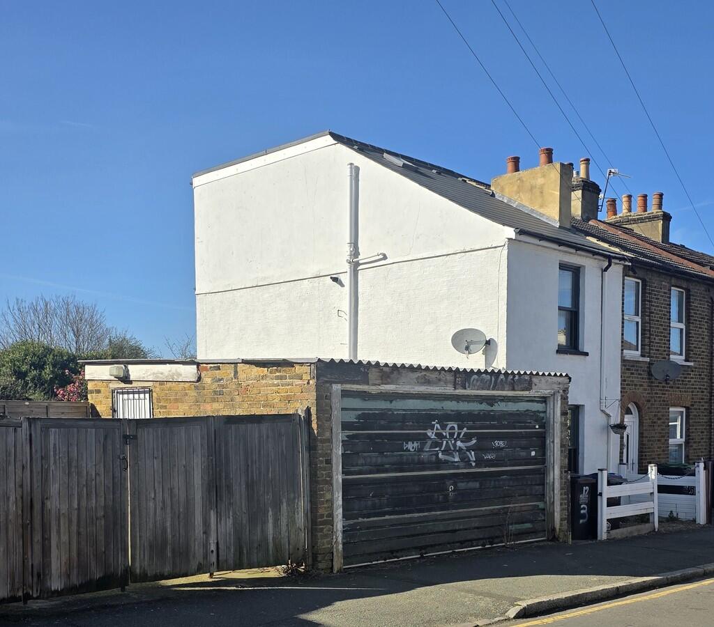 Garages for rent in Croydon. From Benson & Partners - Croydon