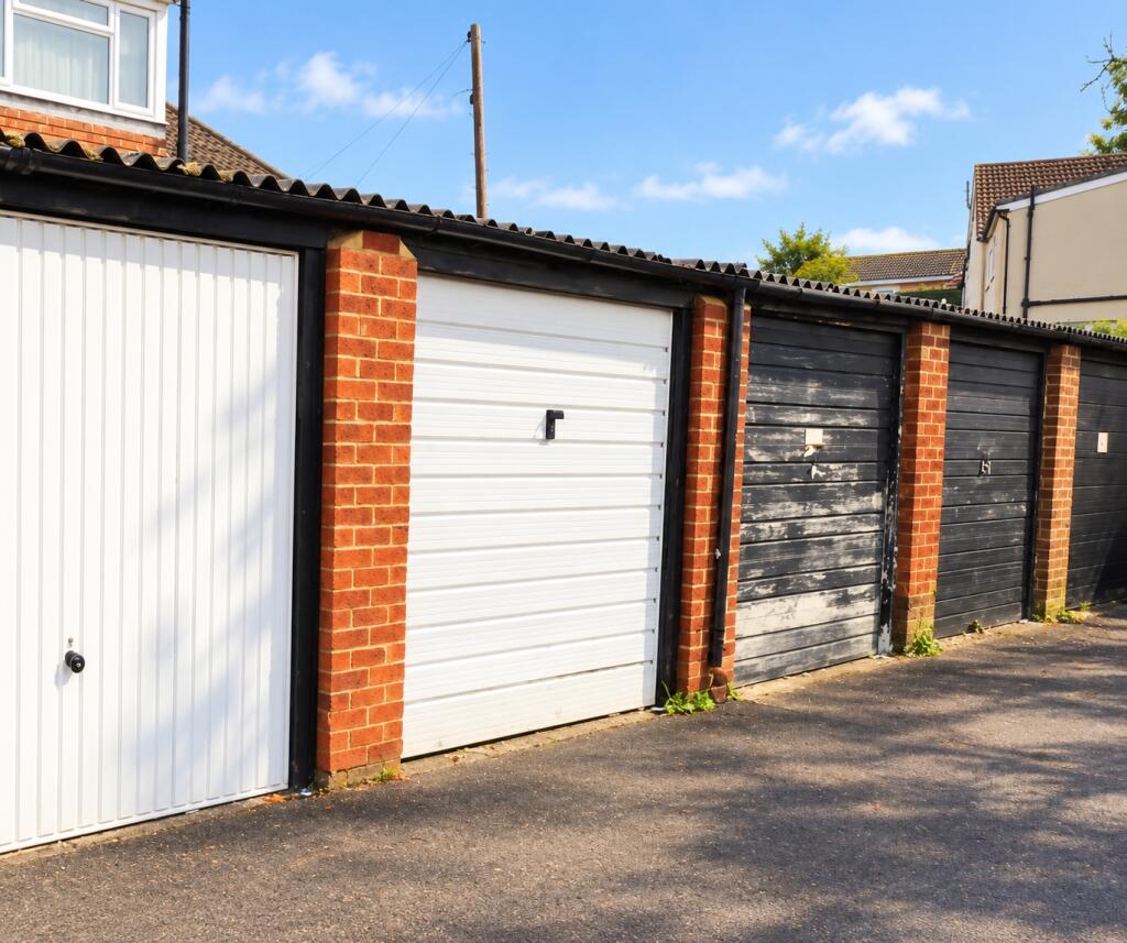 Garages for rent in Daws Heath. From Barrett Estate & Letting Agents - Rayleigh