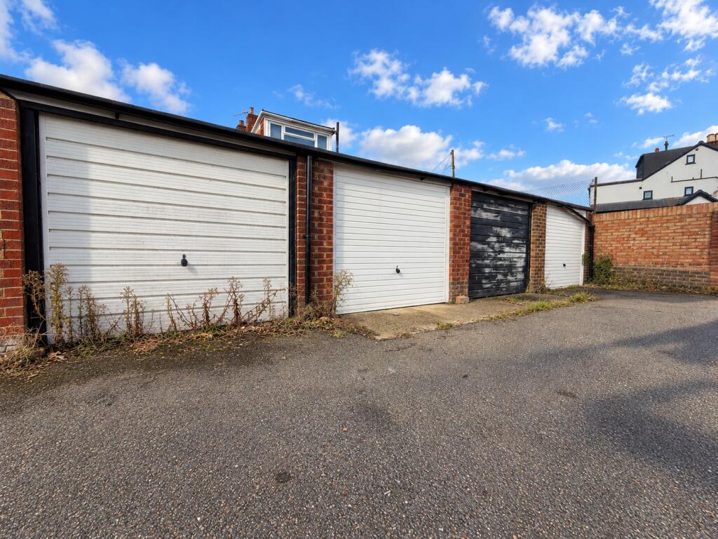 Garages for rent in Daws Heath. From Barrett Estate & Letting Agents - Rayleigh