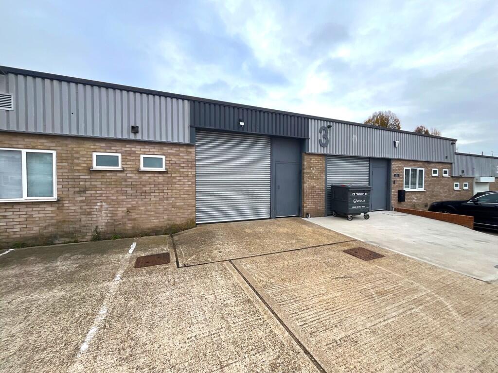 ( Indus ) - B8 Warehouse/Distr for rent in . From Fenn Wright - Chelmsford