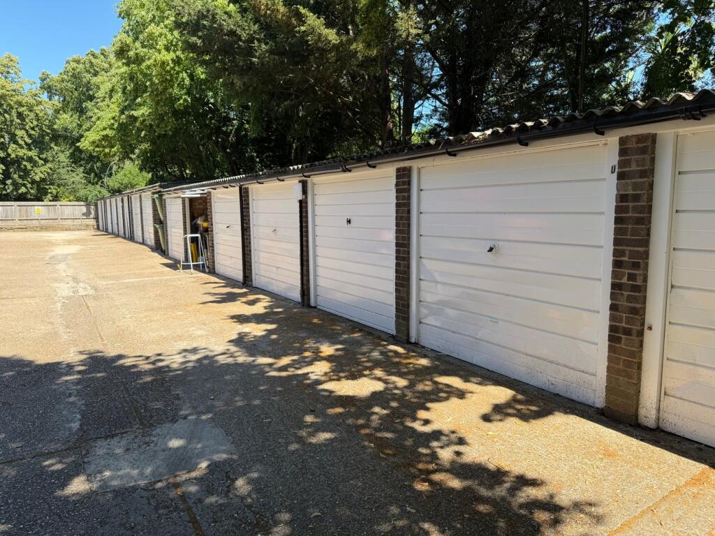 Garages for rent in London. From matchaproperty