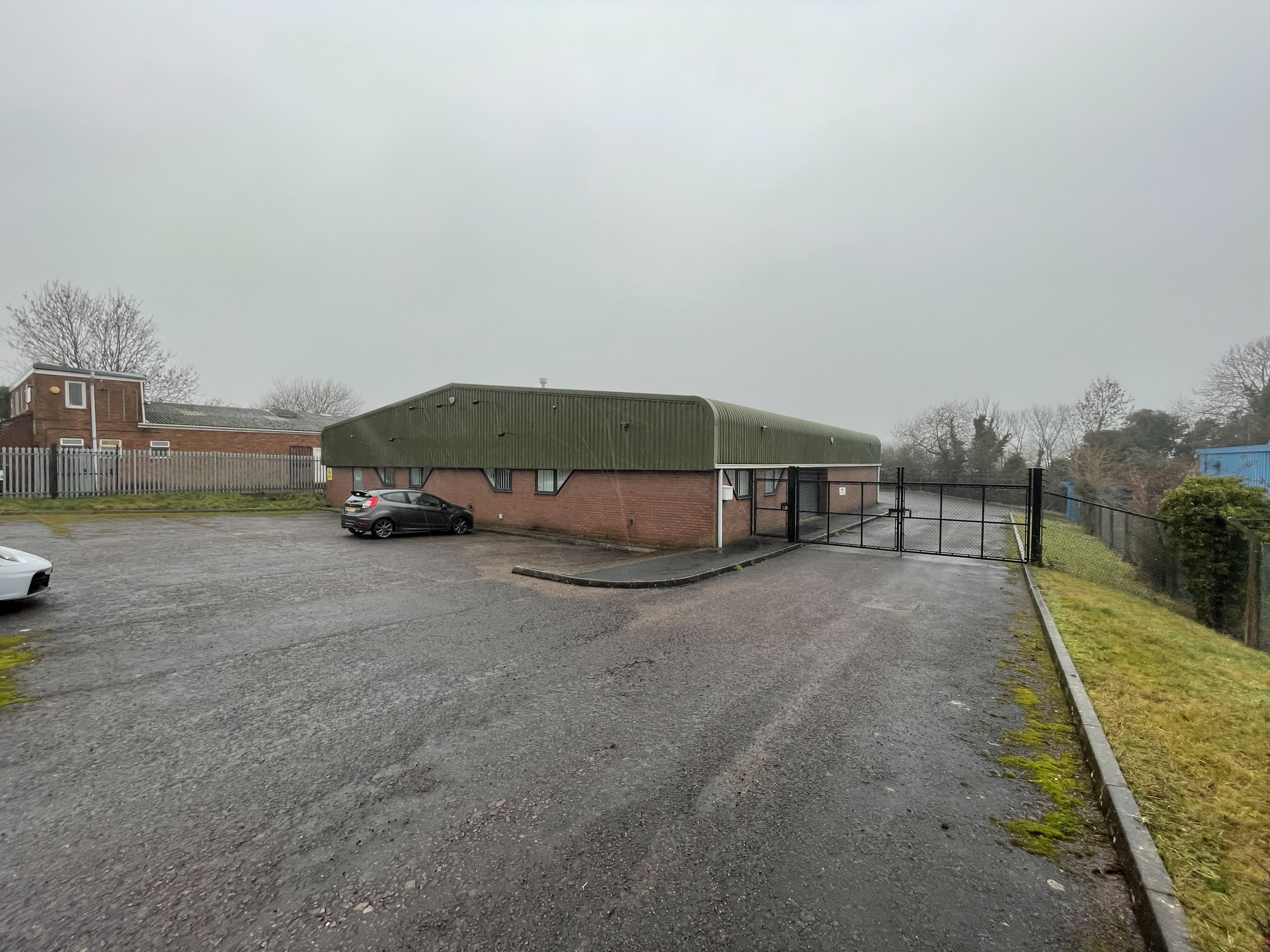 Warehouse for rent in Rugby. From George and Company Surveyors Ltd - Rugby