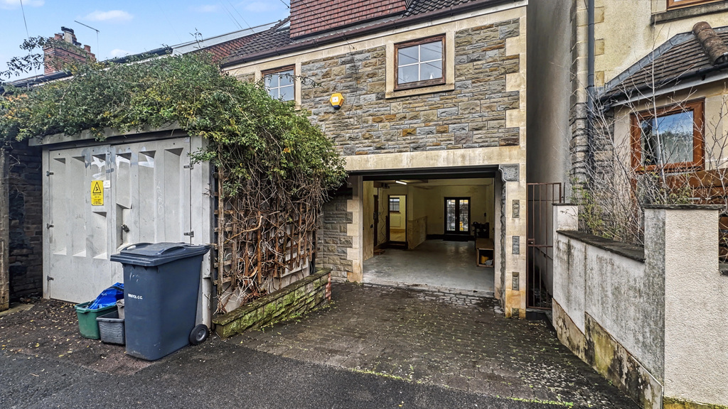 Care Home for rent in Bristol. From R and G Property - Bristol (Apex)