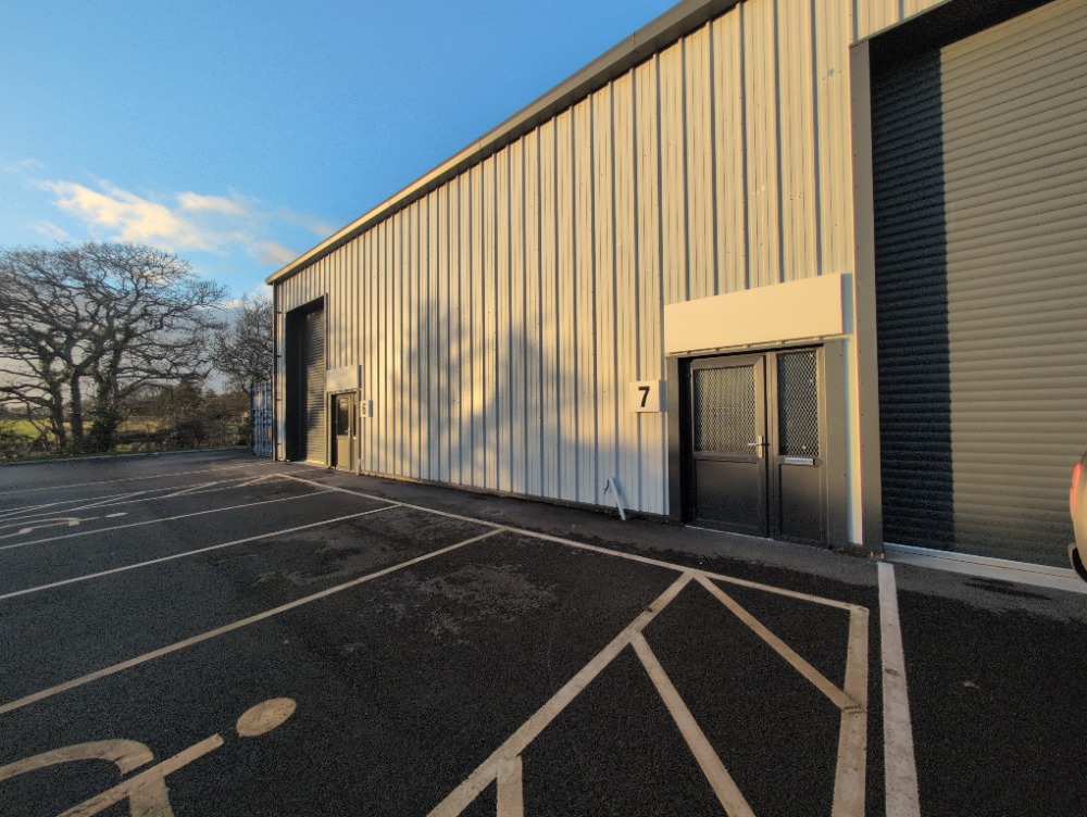 Light Industrial for rent in Torpoint. From Listers Property Consultants