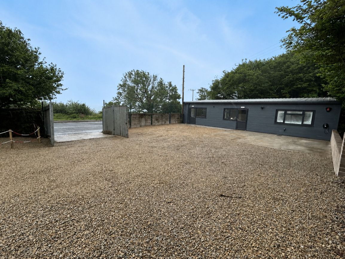 Office for rent in Ivybridge. From Listers Property Consultants