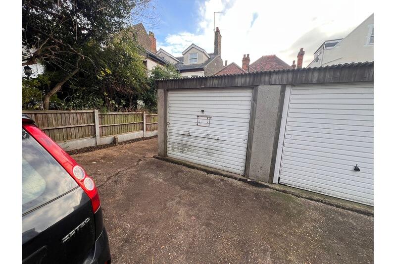 Garages for rent in Southend-on-Sea. From Priority - Westcliff-On-Sea