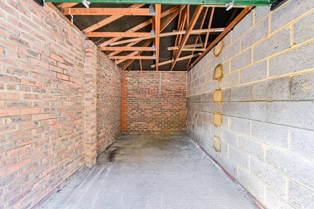 Garages for rent in Beckenham. From Foxtons - Bromley
