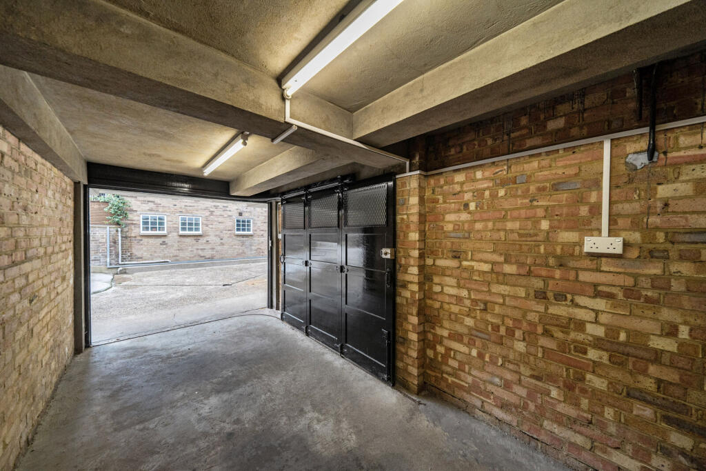 Garages for rent in London. From Foxtons - South Kensington Garages for rent in London. From Foxtons - South Kensington